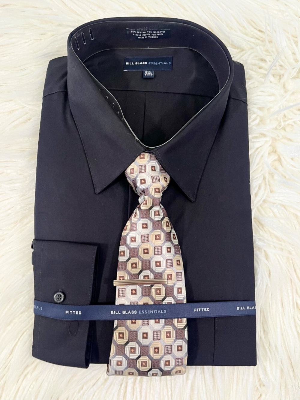 Bill Blass Essentials "Modern Fitted Black Dress Shirt, Tie and Tie Bar" NWT - Picture 2 of 6